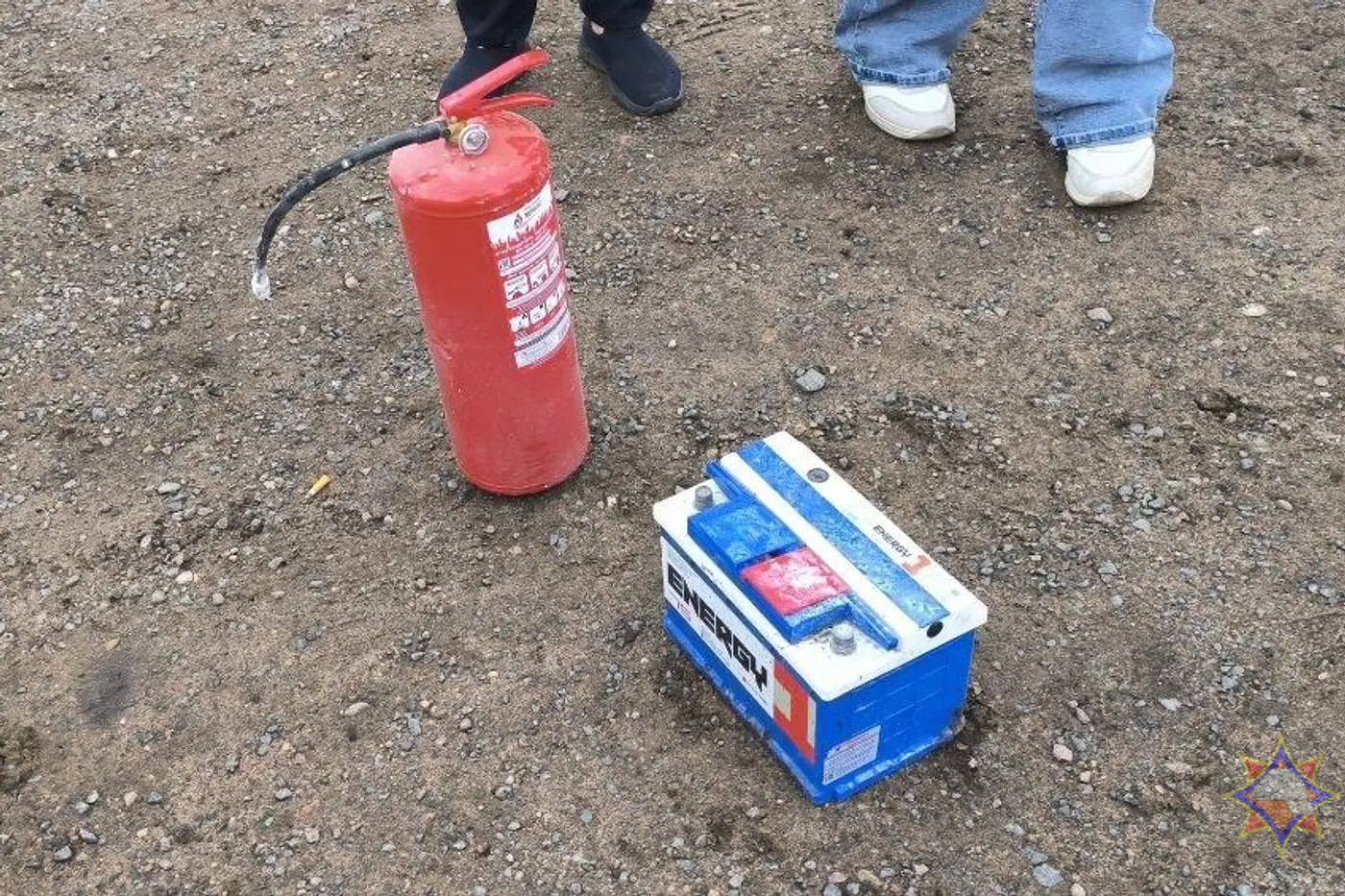 Женщина пыталась спасти загоревшийся автомобиль и получила ожоги