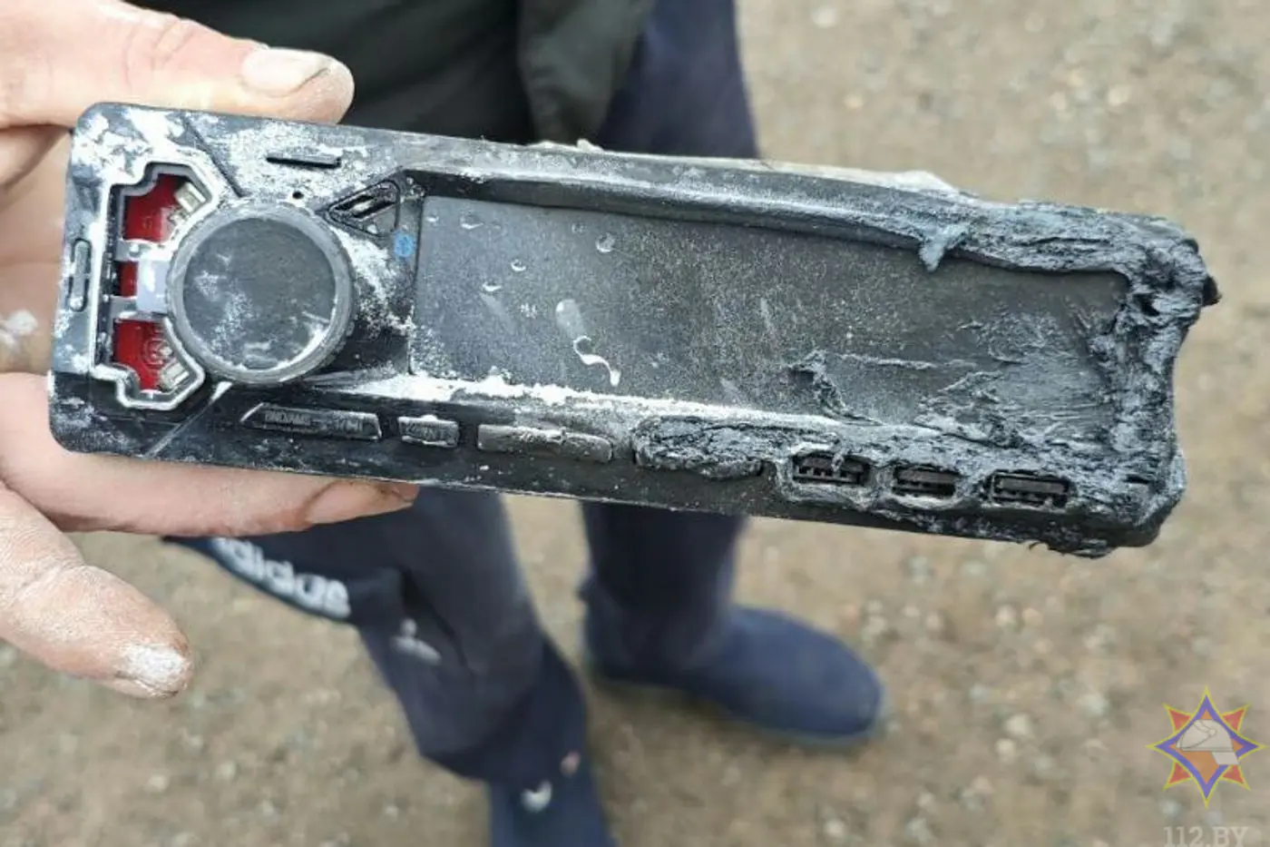 Женщина пыталась спасти загоревшийся автомобиль и получила ожоги