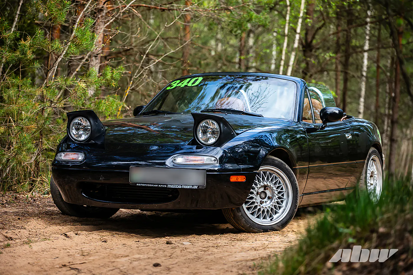 Была бита, дважды горела, но побеждает в гонках: история редкой Mazda Miata из США