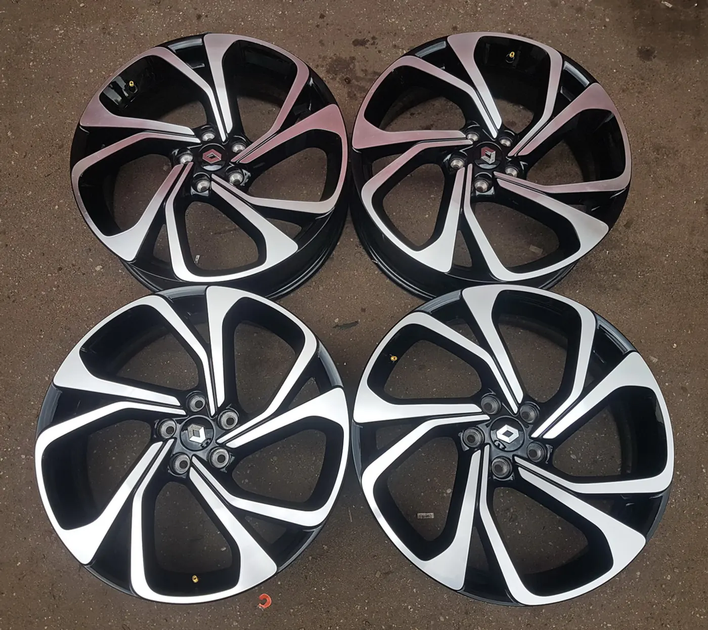 6.5xR20 5 114.3 ET33 DIA66.1 к Renault Scenic