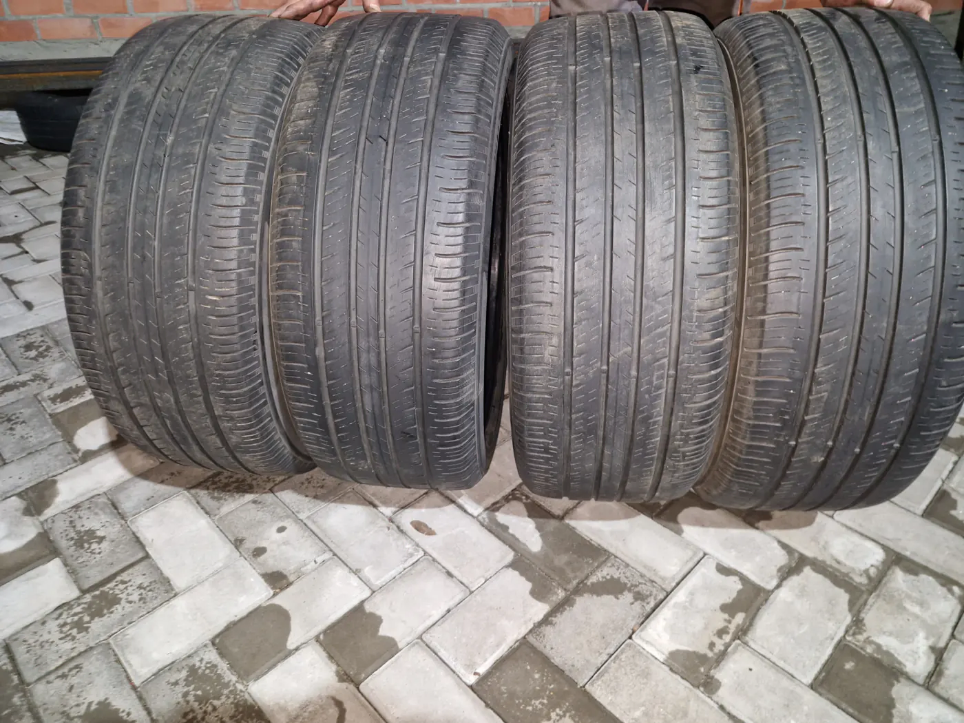 R19 235 50 Hankook Kinergy GT