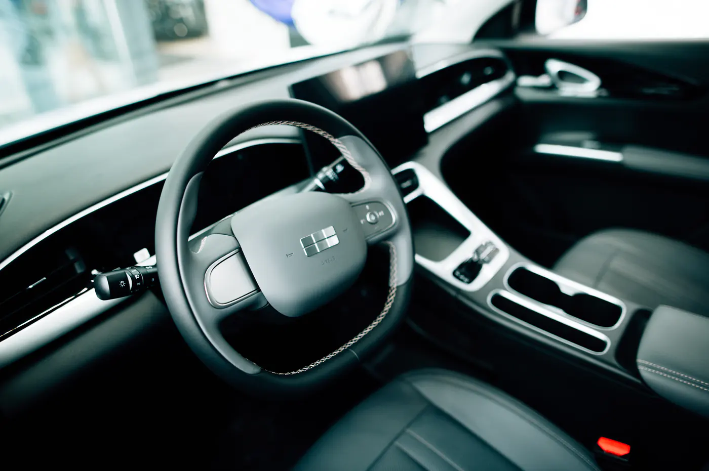Geely EX2 – отличный вариант первого автомобиля. Рассказываем почему
