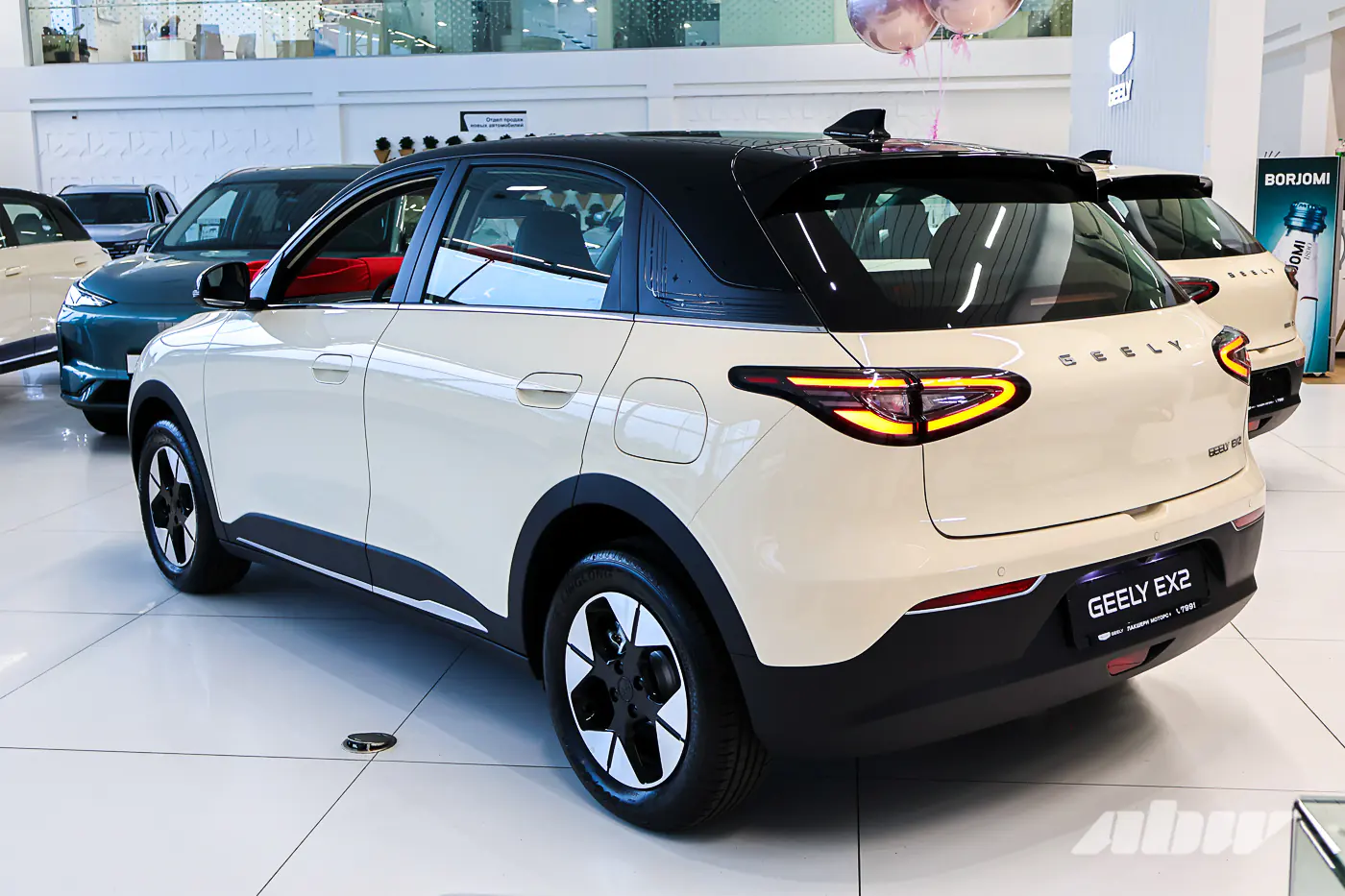 Geely EX2 против бензинового седана: считаем реальную экономию