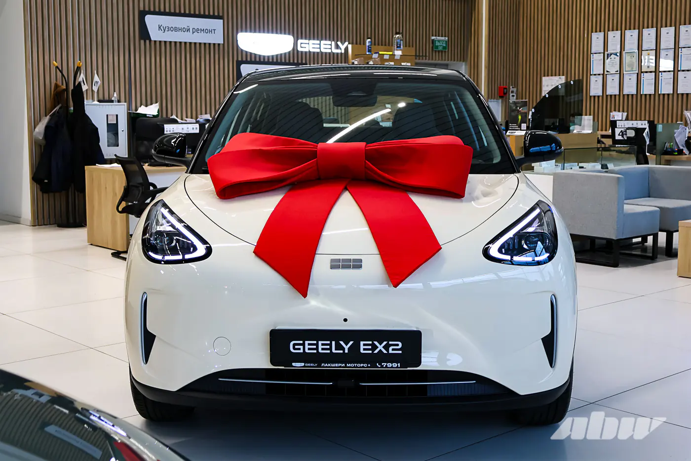 Geely EX2 против бензинового седана: считаем реальную экономию