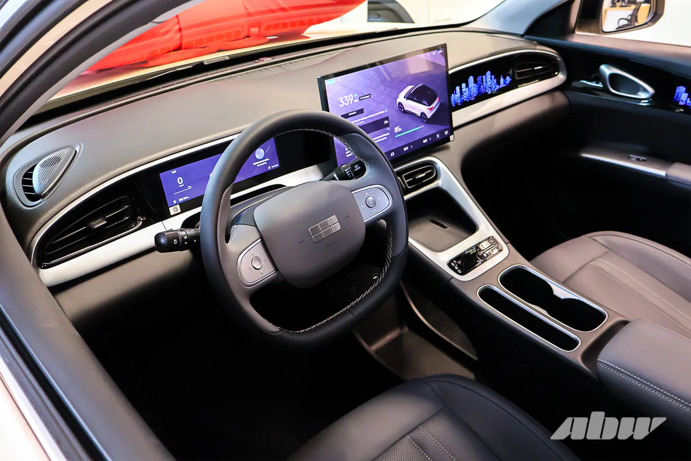 Geely EX2 против бензинового седана: считаем реальную экономию