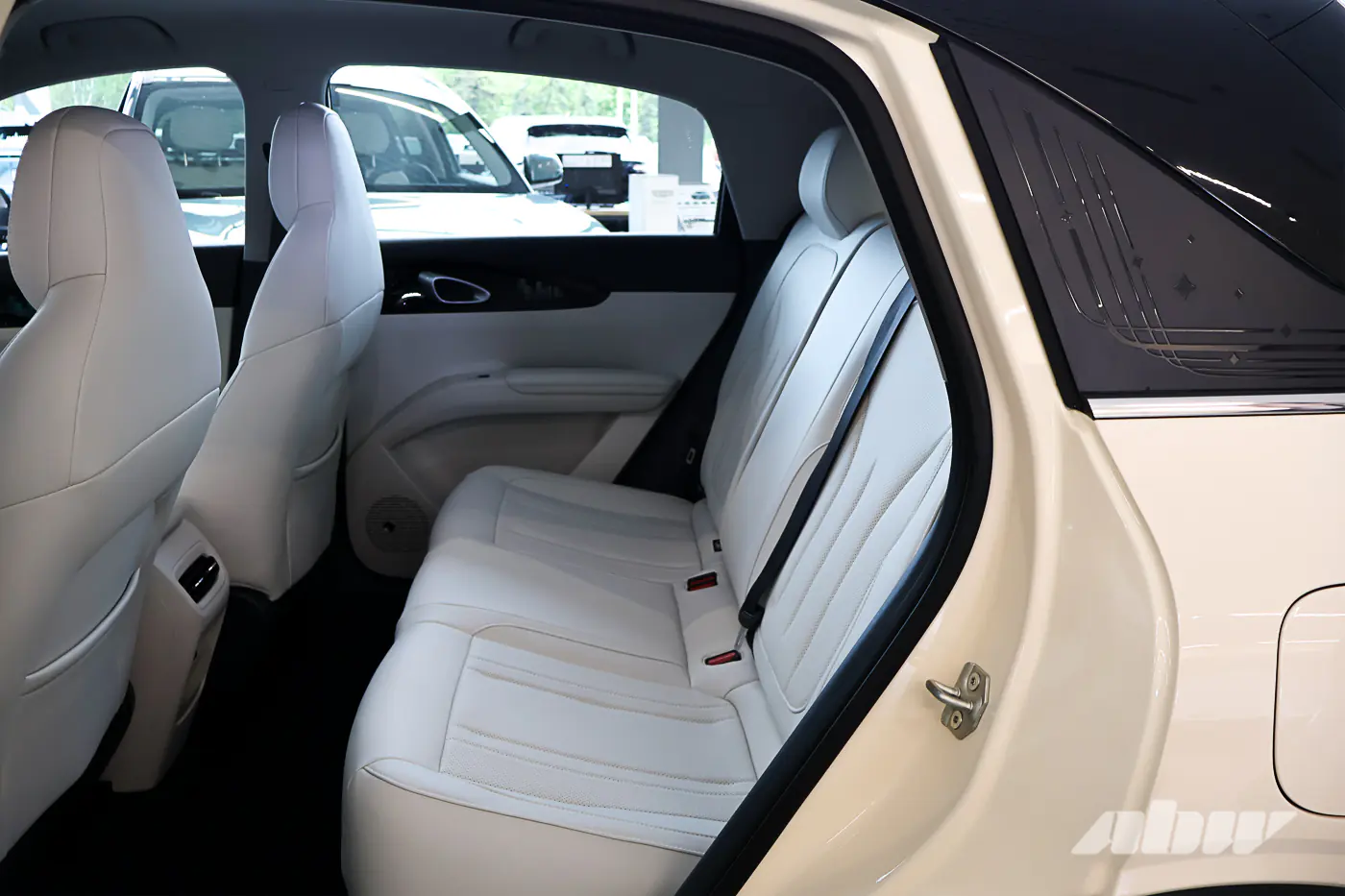 Geely EX2 против бензинового седана: считаем реальную экономию