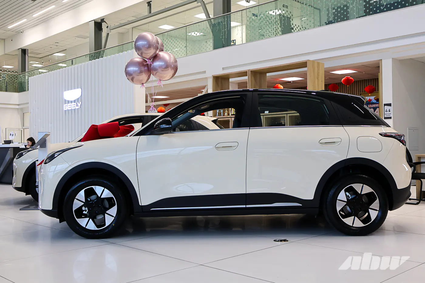Geely EX2 против бензинового седана: считаем реальную экономию
