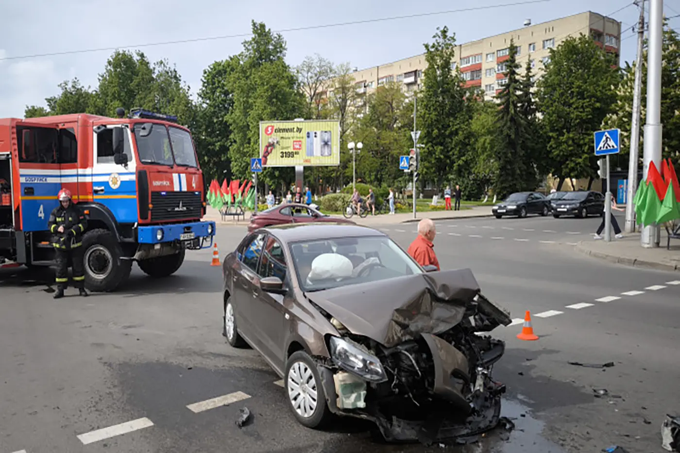 BMW под кирпичами, пассажирка в больнице: итог аварии в Бобруйске