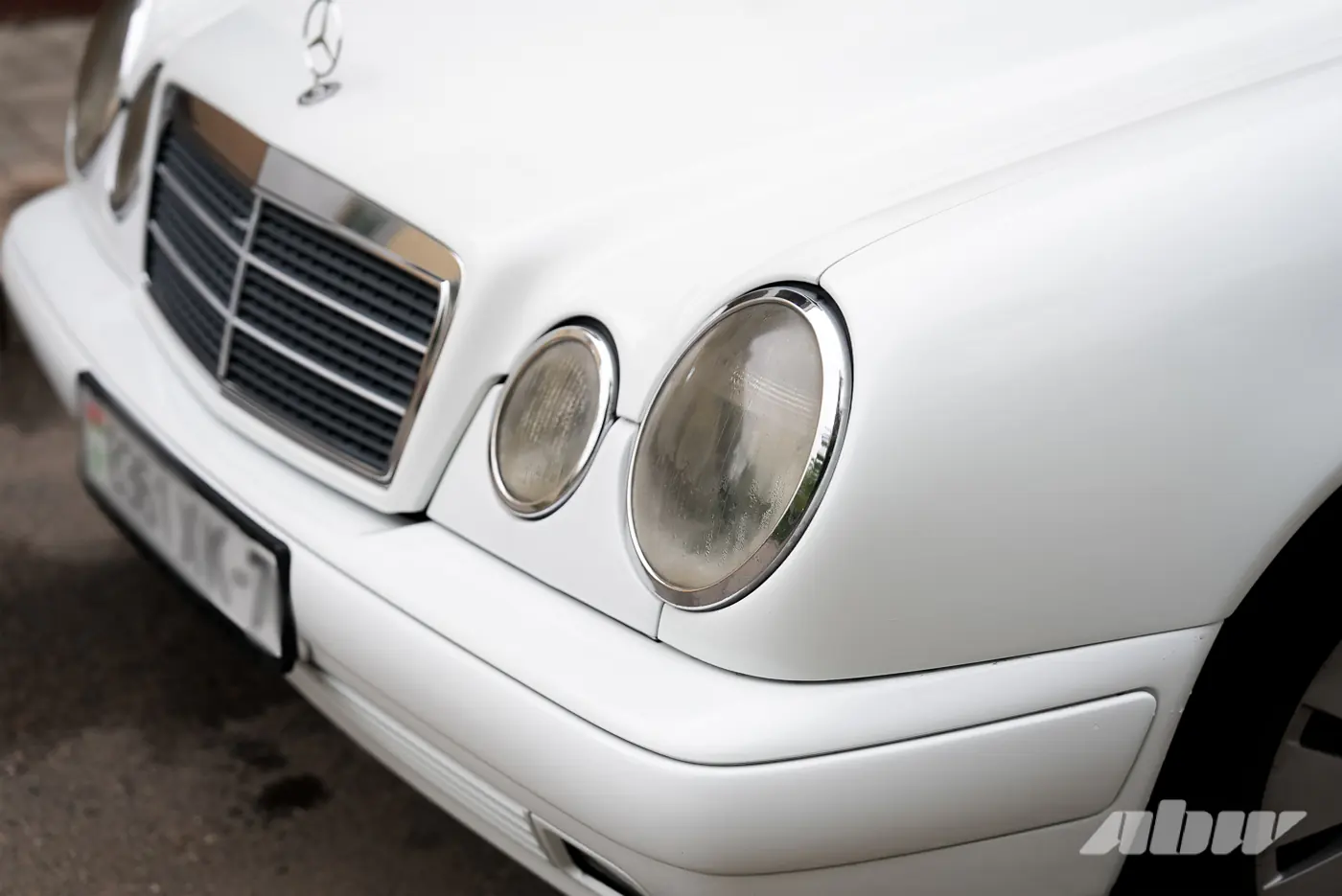 «На следующее утро после покупки не завелся»: история восстановления Mercedes W210