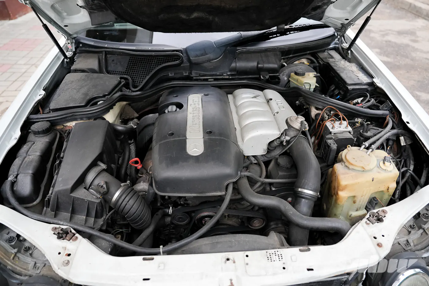 «На следующее утро после покупки не завелся»: история восстановления Mercedes W210