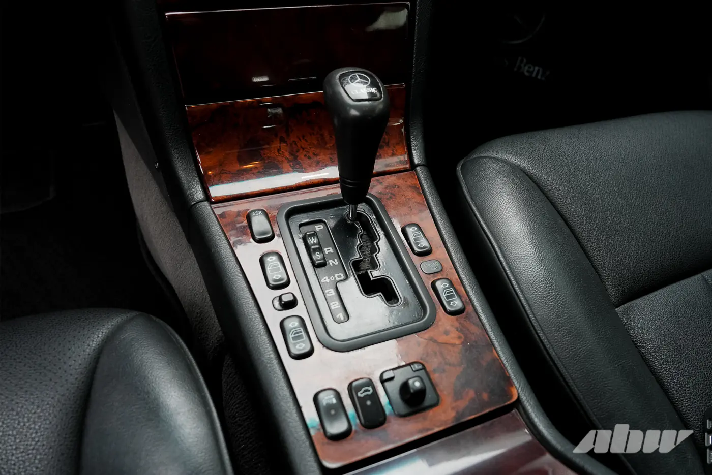«На следующее утро после покупки не завелся»: история восстановления Mercedes W210