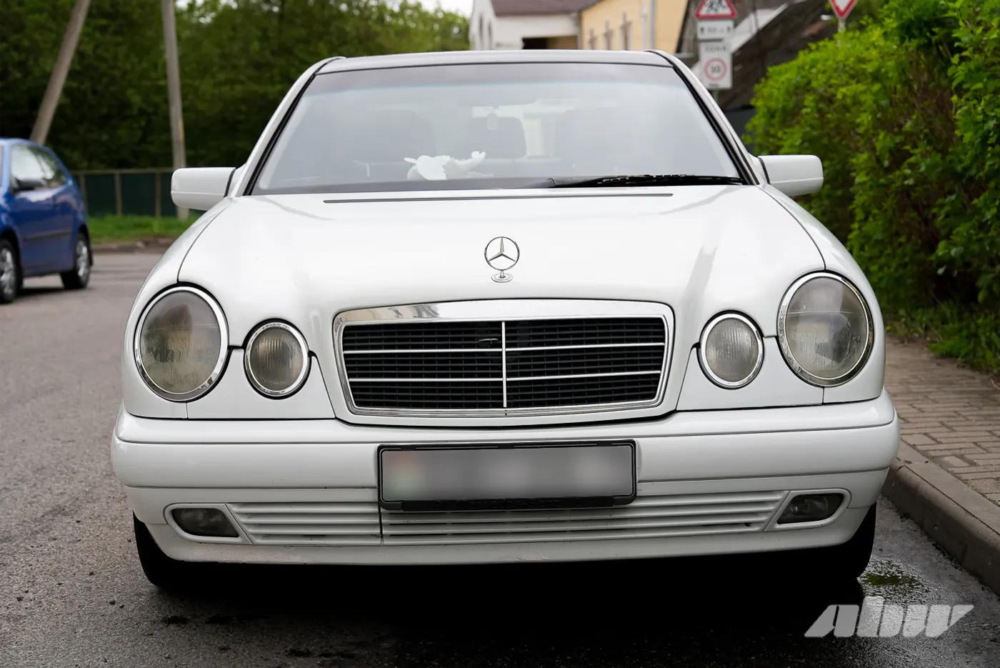 «На следующее утро после покупки не завелся»: история восстановления Mercedes W210