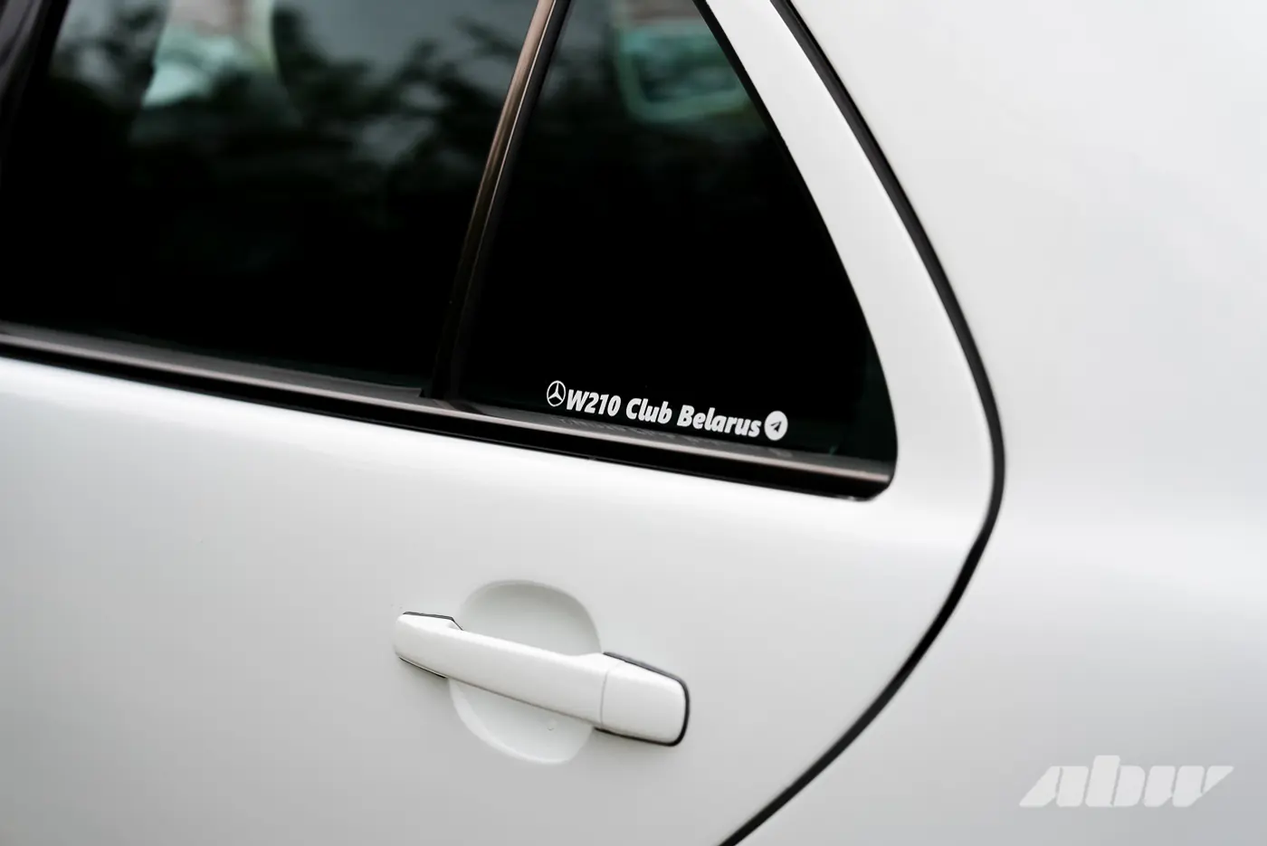 «На следующее утро после покупки не завелся»: история восстановления Mercedes W210