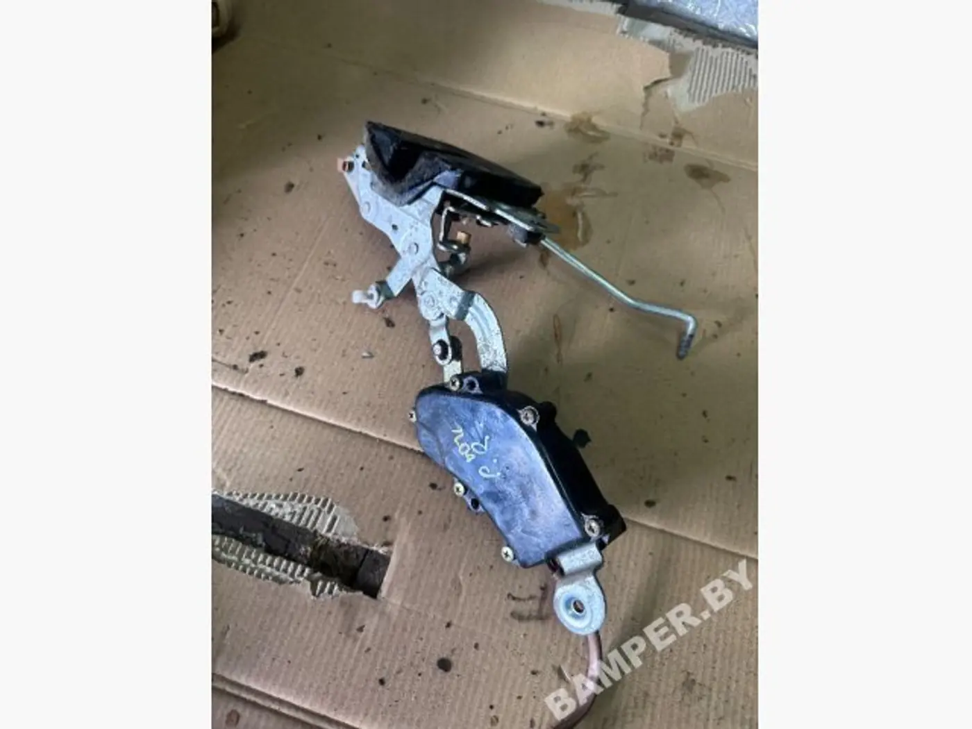 Замок двери передней правой к Suzuki Wagon R 1998