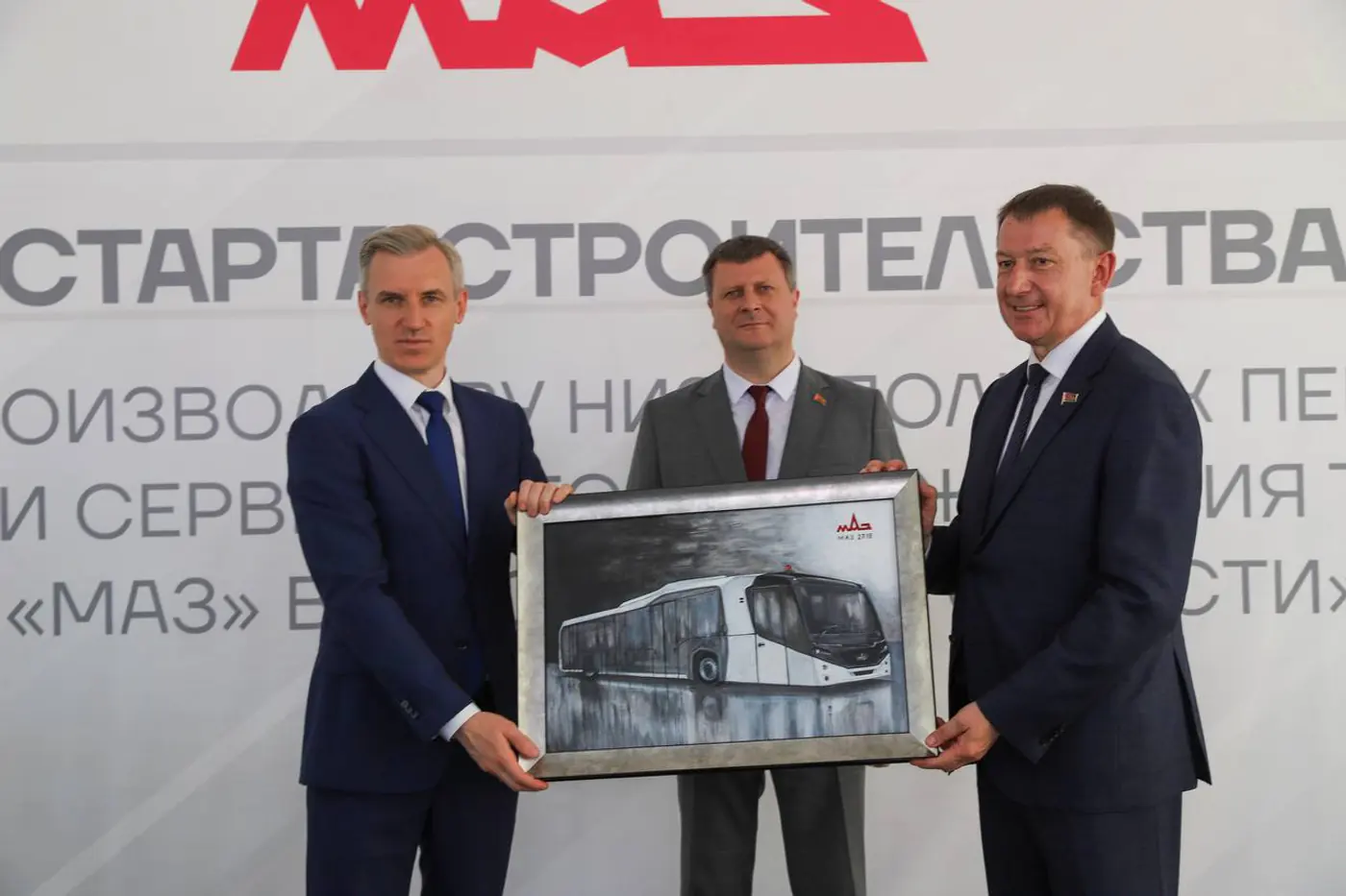 Под Смоленском построят центр по выпуску перронных автобусов МАЗ