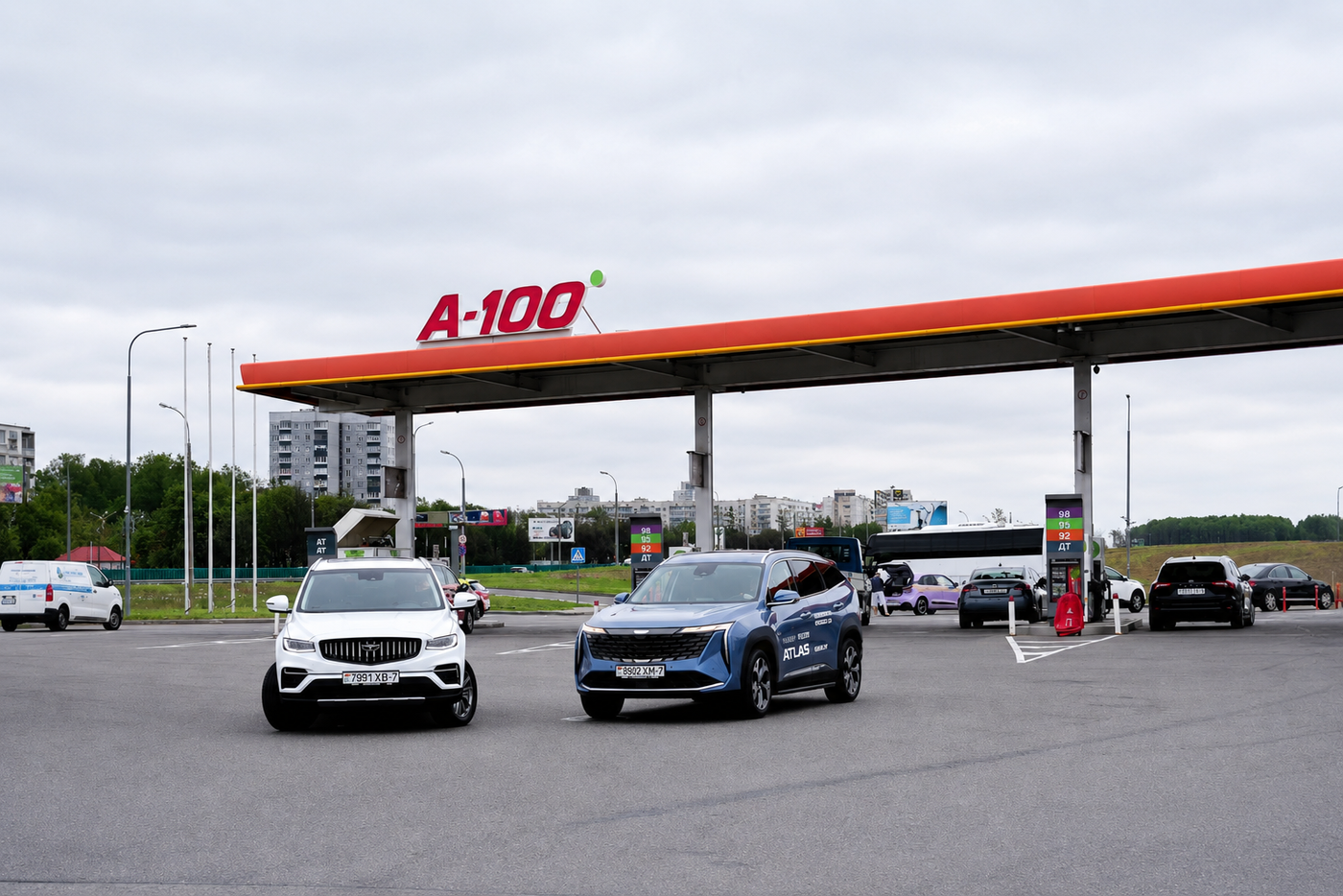 BELGEE X70 против Geely Atlas: сравниваем два хита на асфальте и бездорожье