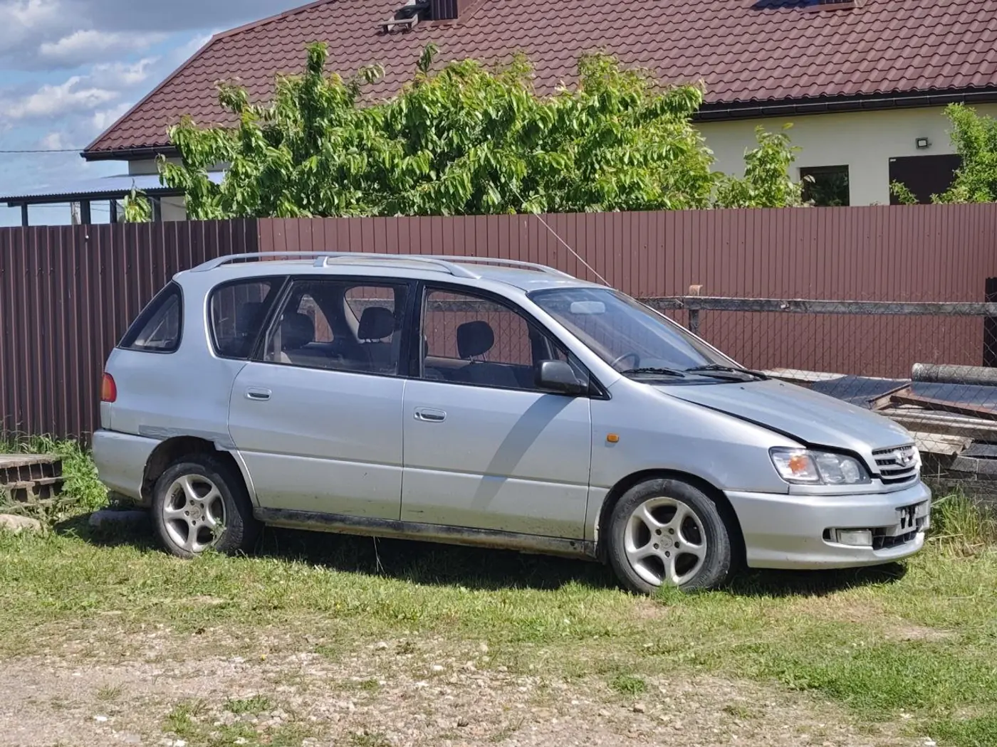 Авто на разбор Toyota Picnic 2000
