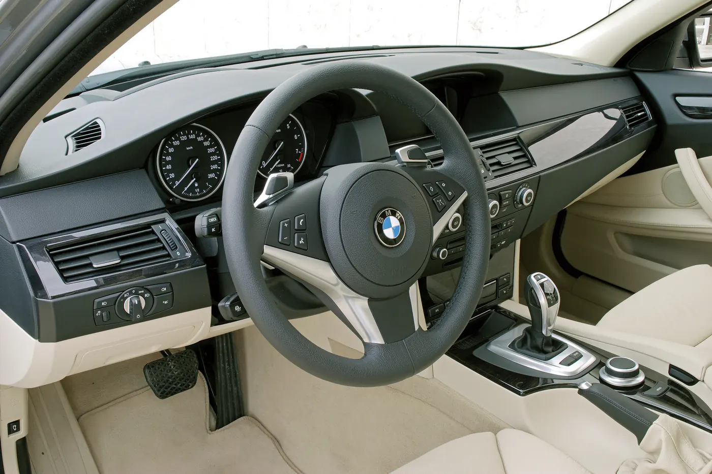 Понторезки: сравниваем стоимость обслуживания BMW E60 и Mercedes-Benz W211