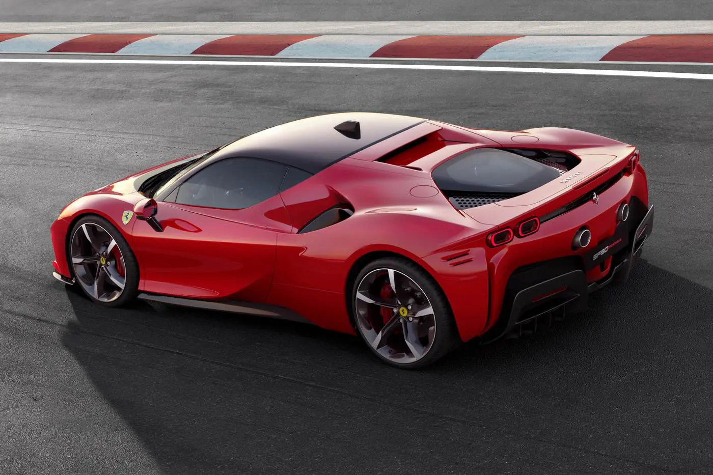Ferrari в стиле Apple: встречаем Luce – первый электромобиль из Маранелло