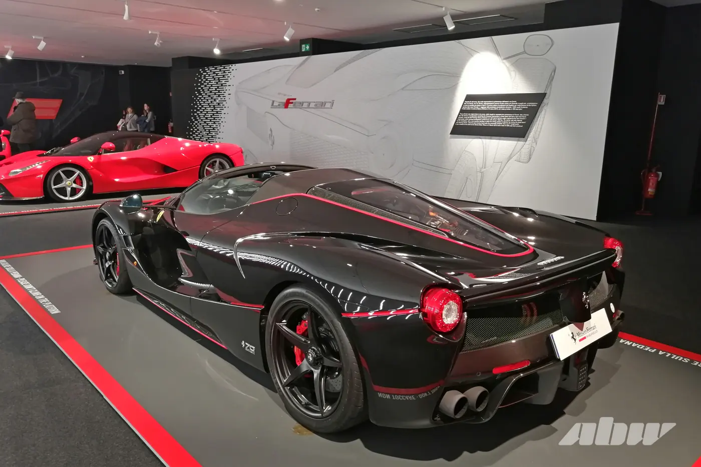 Ferrari в стиле Apple: встречаем Luce – первый электромобиль из Маранелло