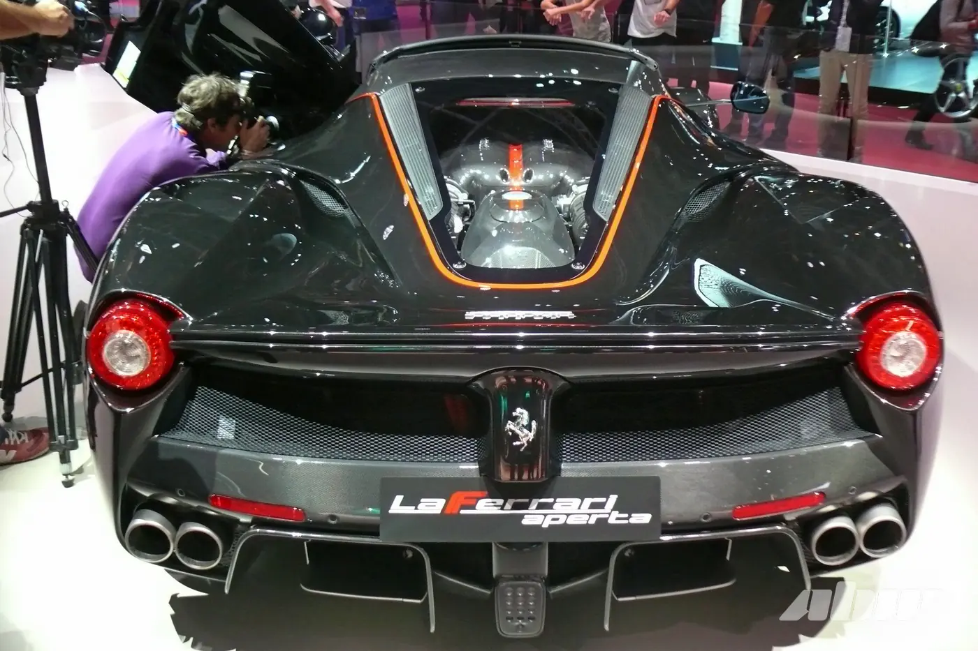 Ferrari в стиле Apple: встречаем Luce – первый электромобиль из Маранелло