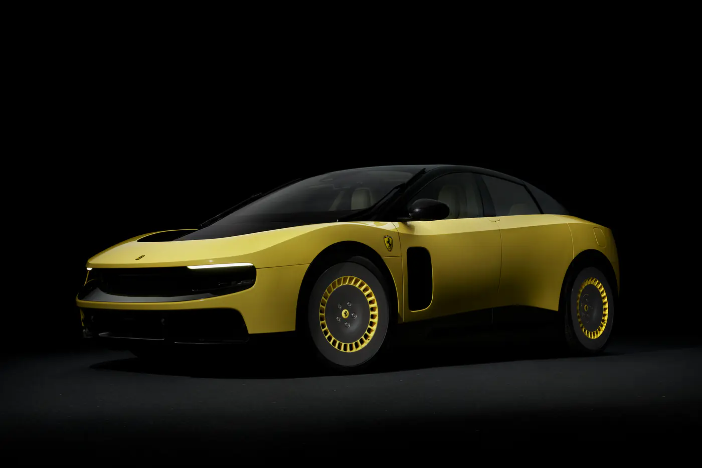 Ferrari в стиле Apple: встречаем Luce – первый электромобиль из Маранелло