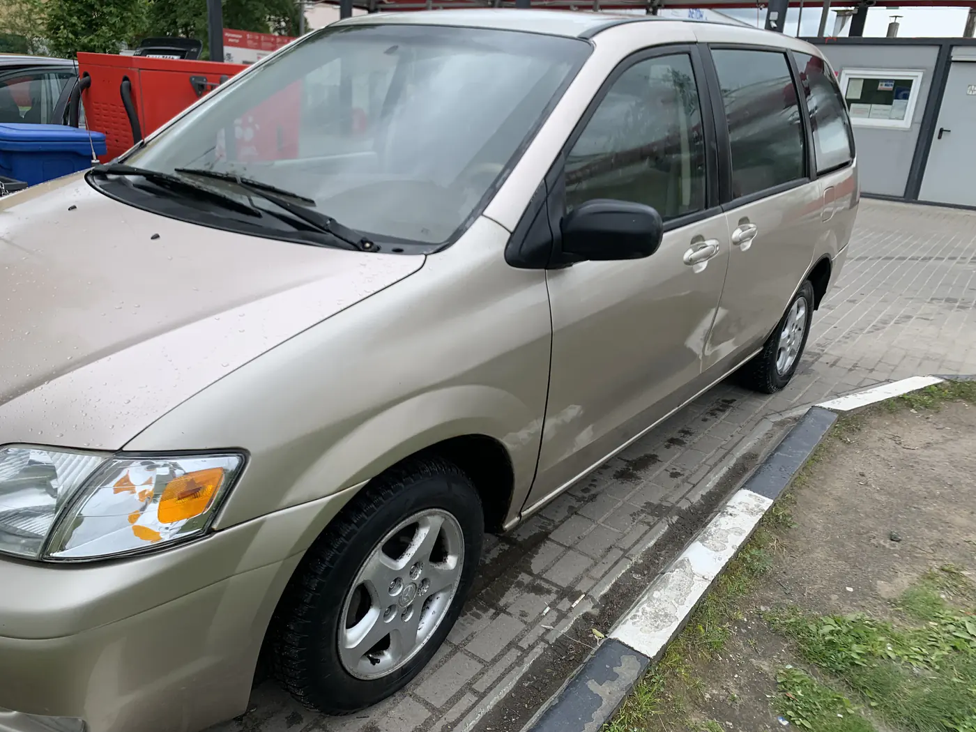 Mazda MPV II (LW), 2000