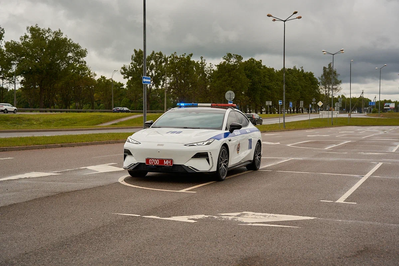 Сто машин в колонне: в Минске прошел масштабный автопробег Geely и BELGEE
