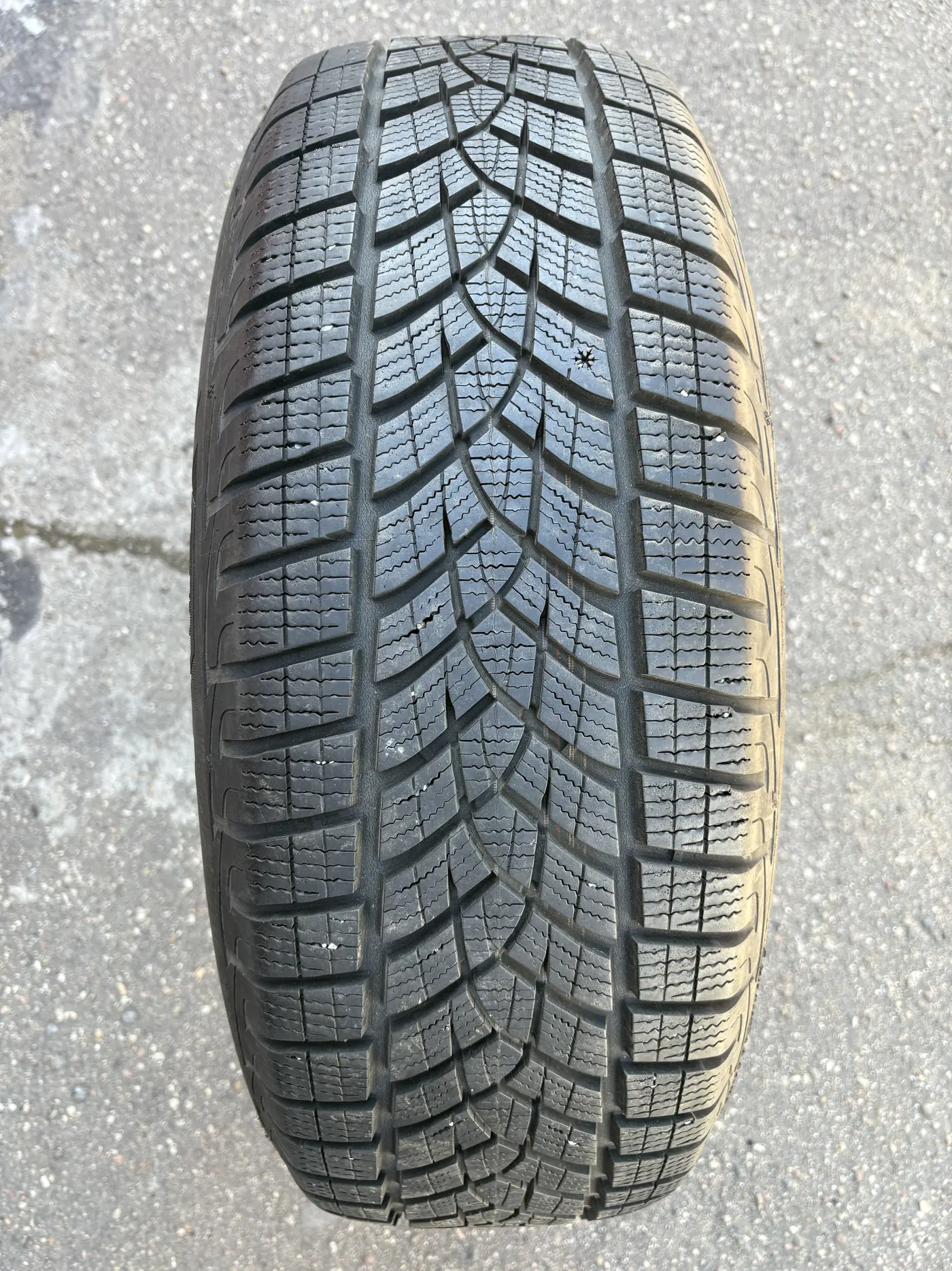 R17 225 65 Goodyear Ultra Grip