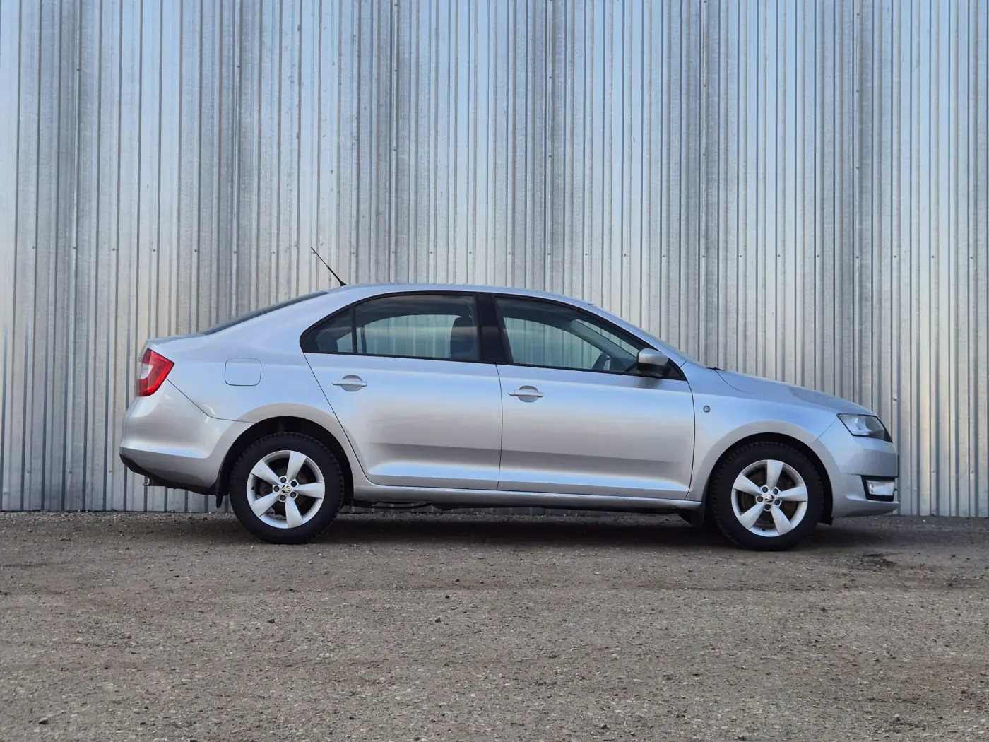 От Geely Emgrand до Ford Escape: выбираем авто c пробегом до 30 тысяч рублей