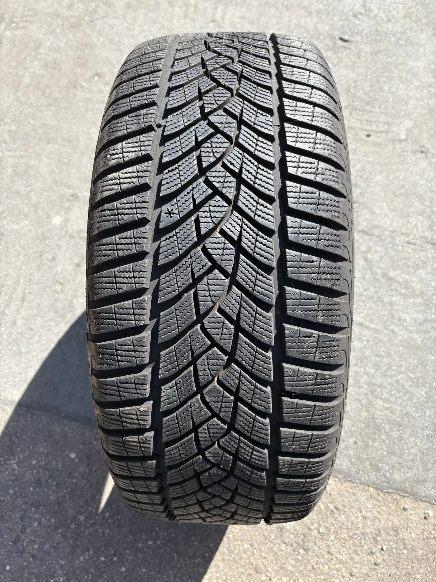 R17 235 45 Goodyear Ultra Grip