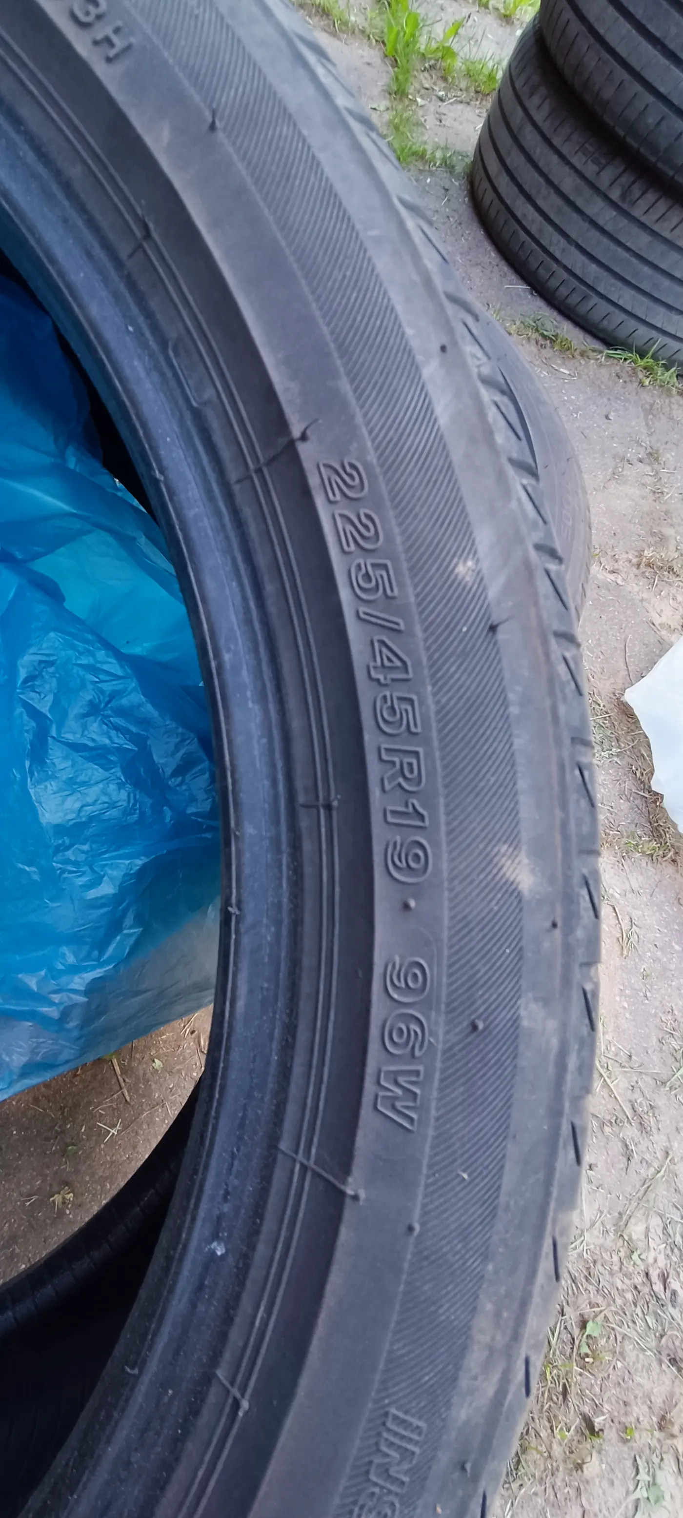 R19 225 45 Bridgestone t-005