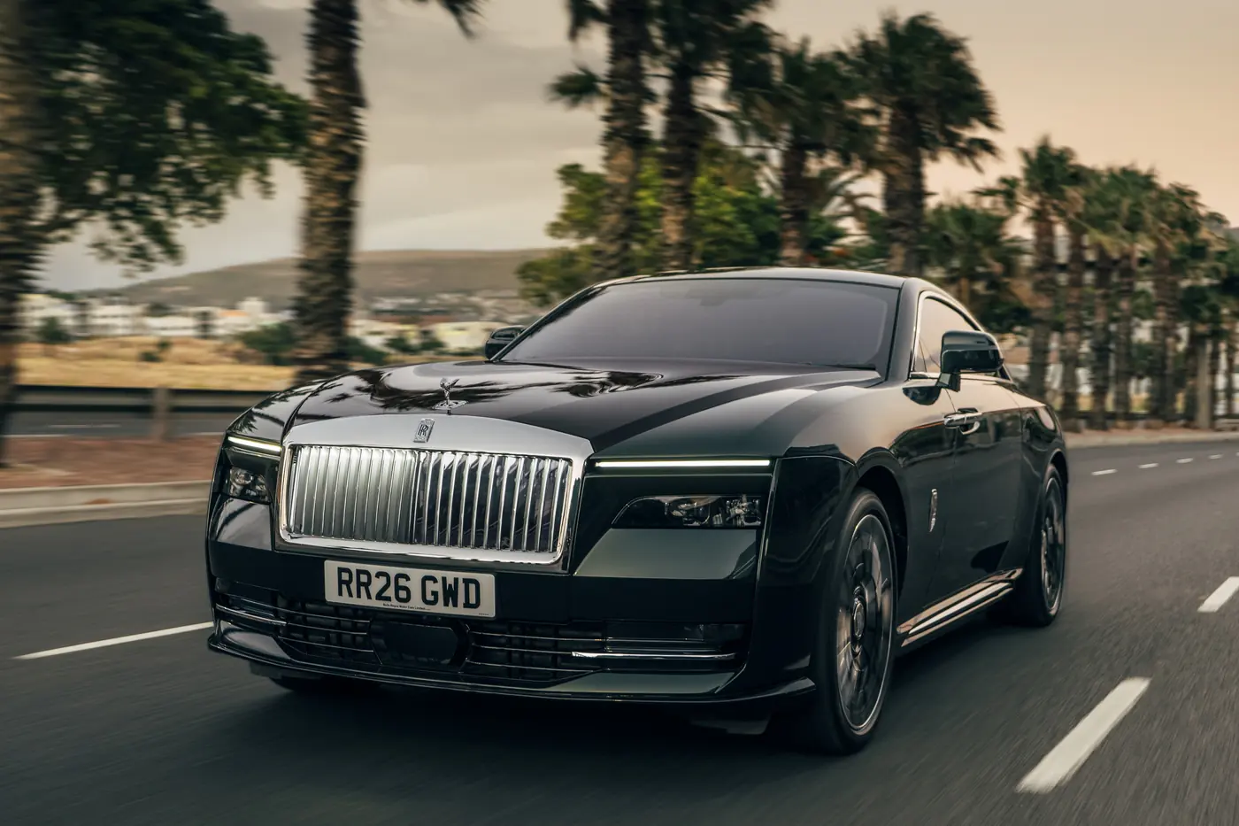 Еще мощнее: представлен обновленный Rolls-Royce Spectre