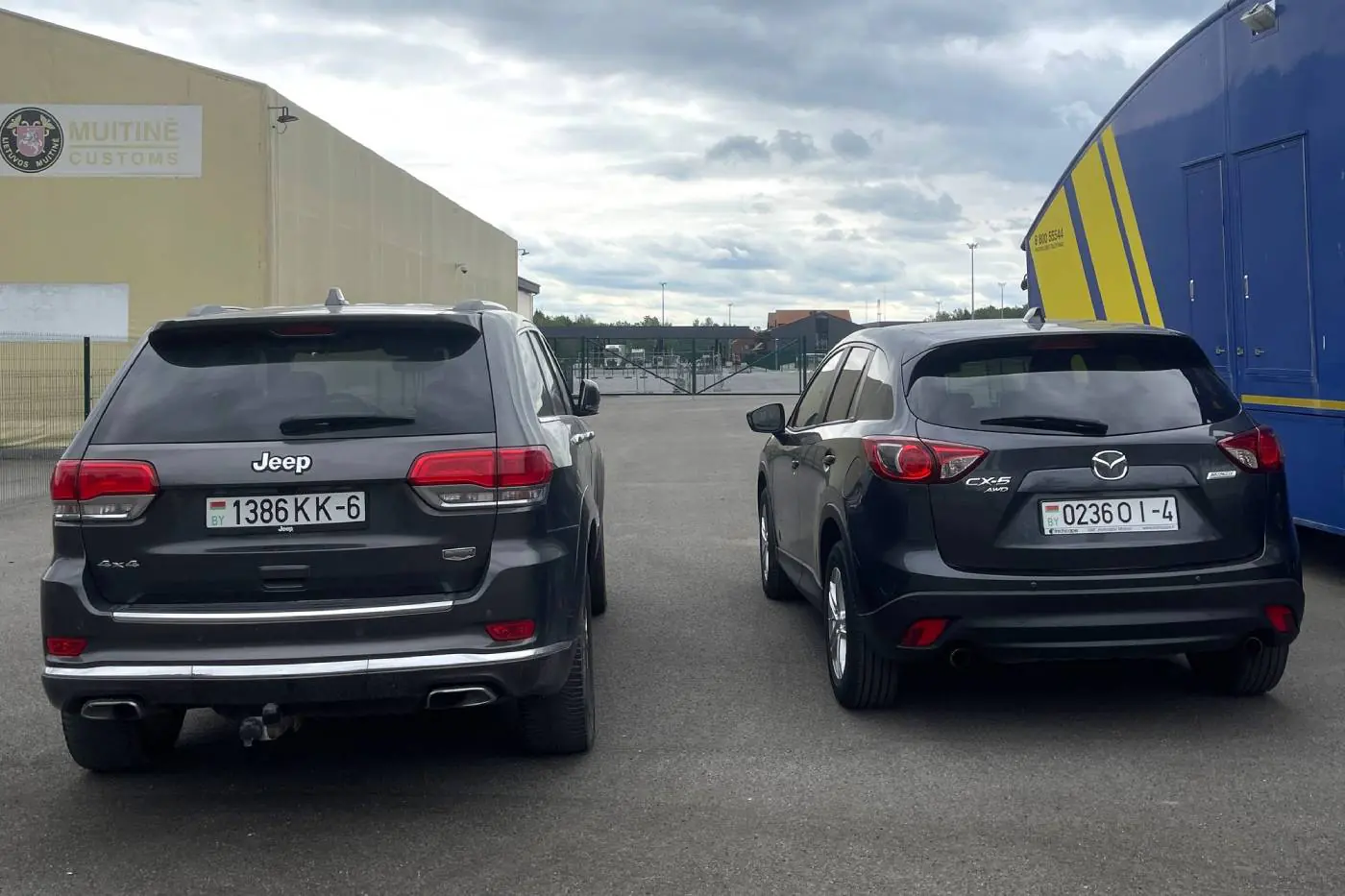 Литовская таможня задержала Mazda и Jeep у белорусских водителей