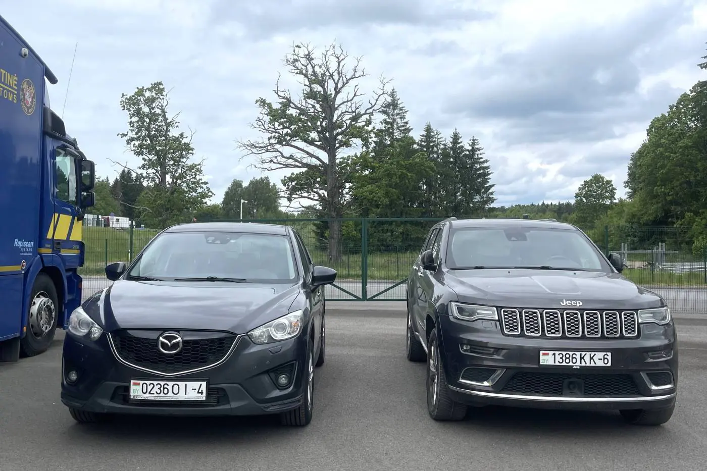 Литовская таможня задержала Mazda и Jeep у белорусских водителей