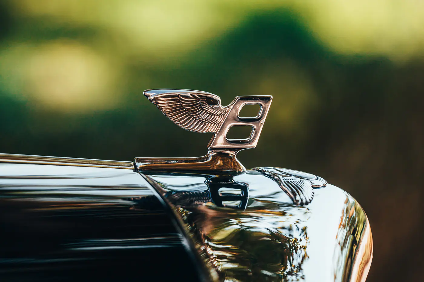 Роскошная «шпора»: как изменился седан Bentley Flying Spur