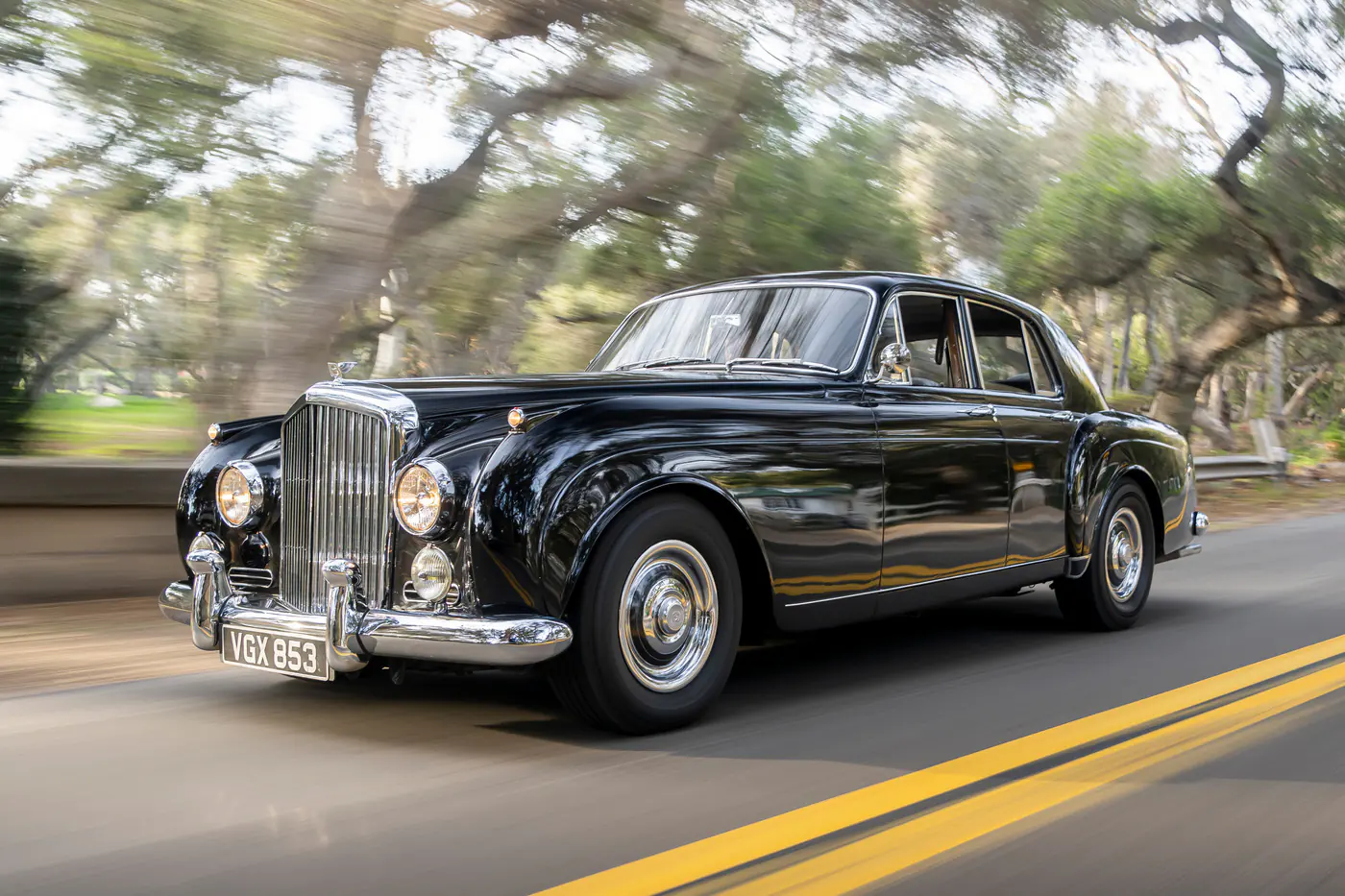 Роскошная «шпора»: как изменился седан Bentley Flying Spur