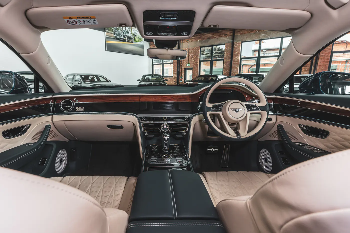 Роскошная «шпора»: как изменился седан Bentley Flying Spur