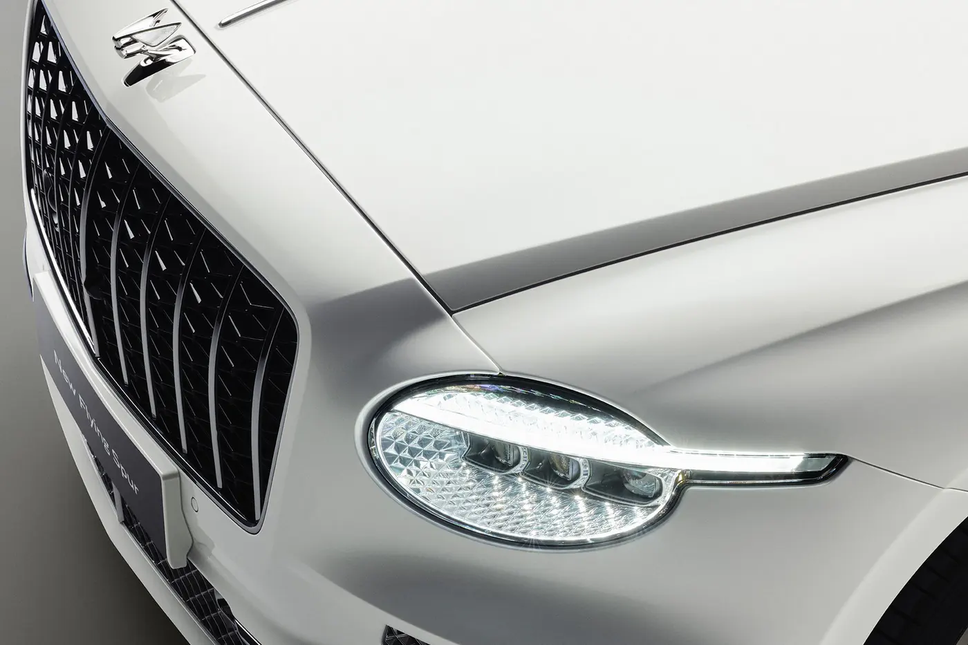 Роскошная «шпора»: как изменился седан Bentley Flying Spur