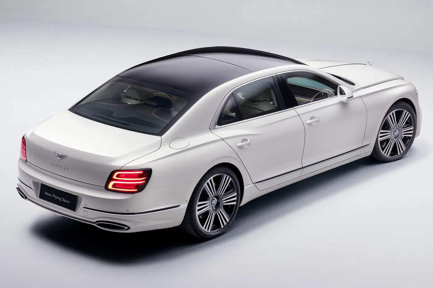 Роскошная «шпора»: как изменился седан Bentley Flying Spur