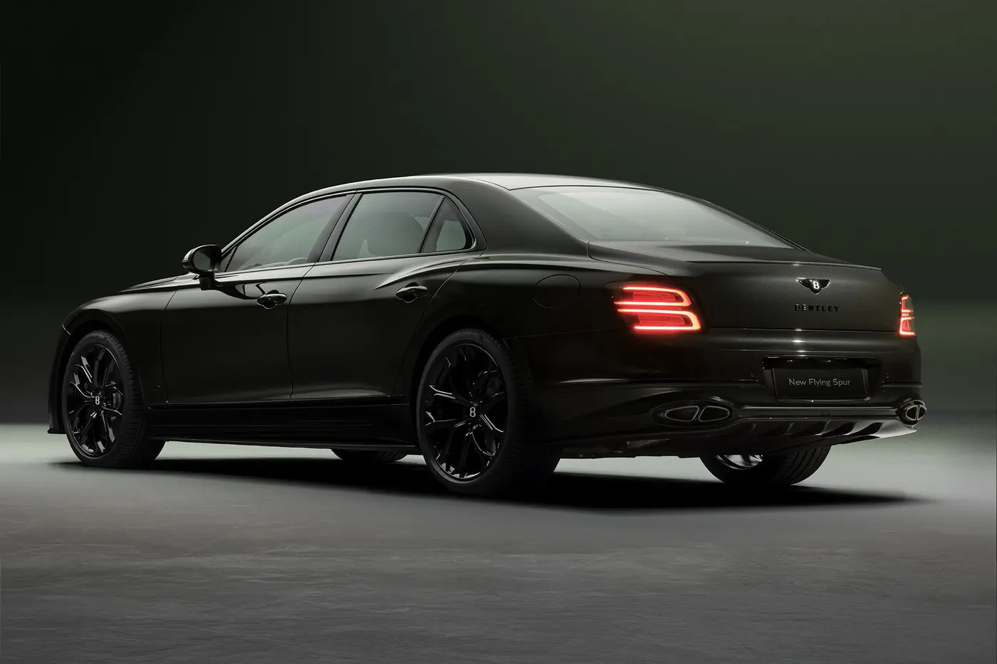 Роскошная «шпора»: как изменился седан Bentley Flying Spur