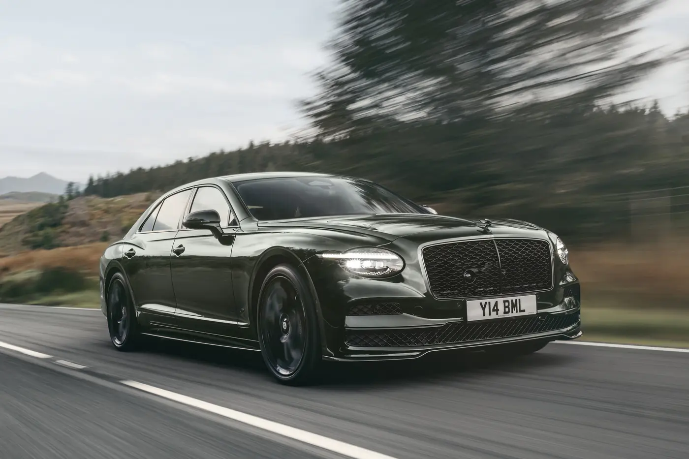 Роскошная «шпора»: как изменился седан Bentley Flying Spur