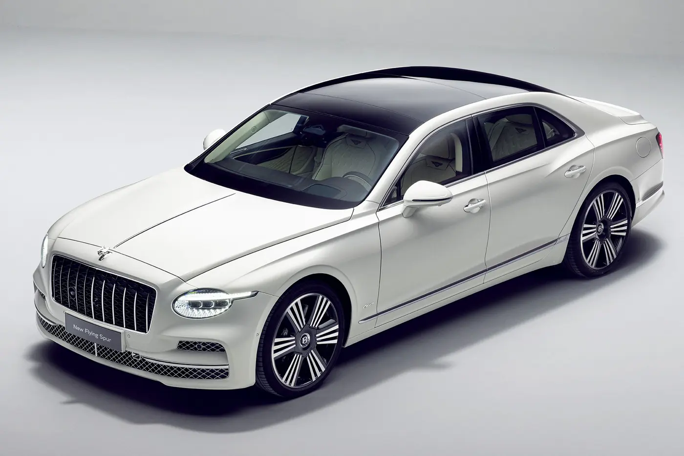 Роскошная «шпора»: как изменился седан Bentley Flying Spur