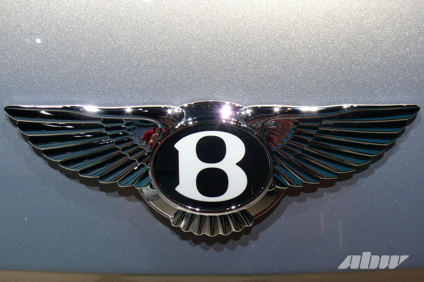 Роскошная «шпора»: как изменился седан Bentley Flying Spur