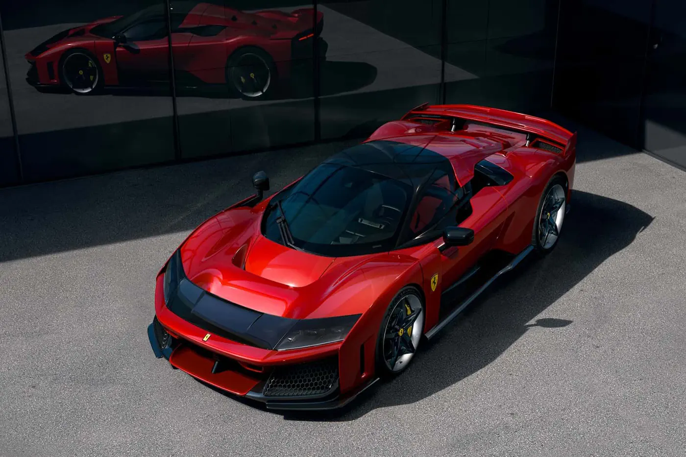 Ferrari жертвует колесами, чтобы спасти водителя