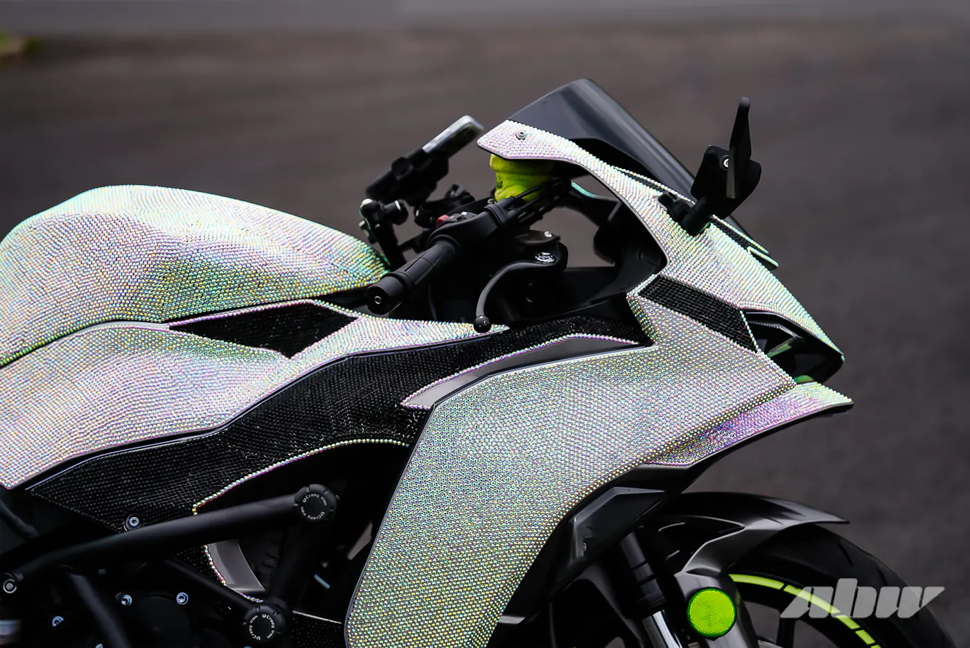 Уникальный Kawasaki ZX-6R из Могилева: 15 кг страз и 127 л.с.