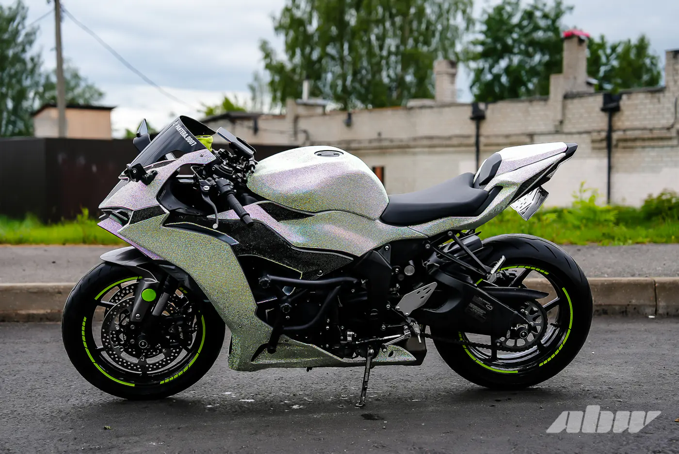 Уникальный Kawasaki ZX-6R из Могилева: 15 кг страз и 127 л.с.