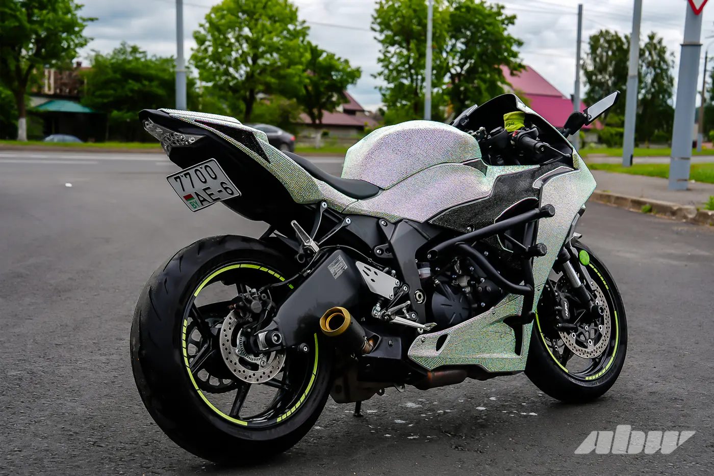 Уникальный Kawasaki ZX-6R из Могилева: 15 кг страз и 127 л.с.