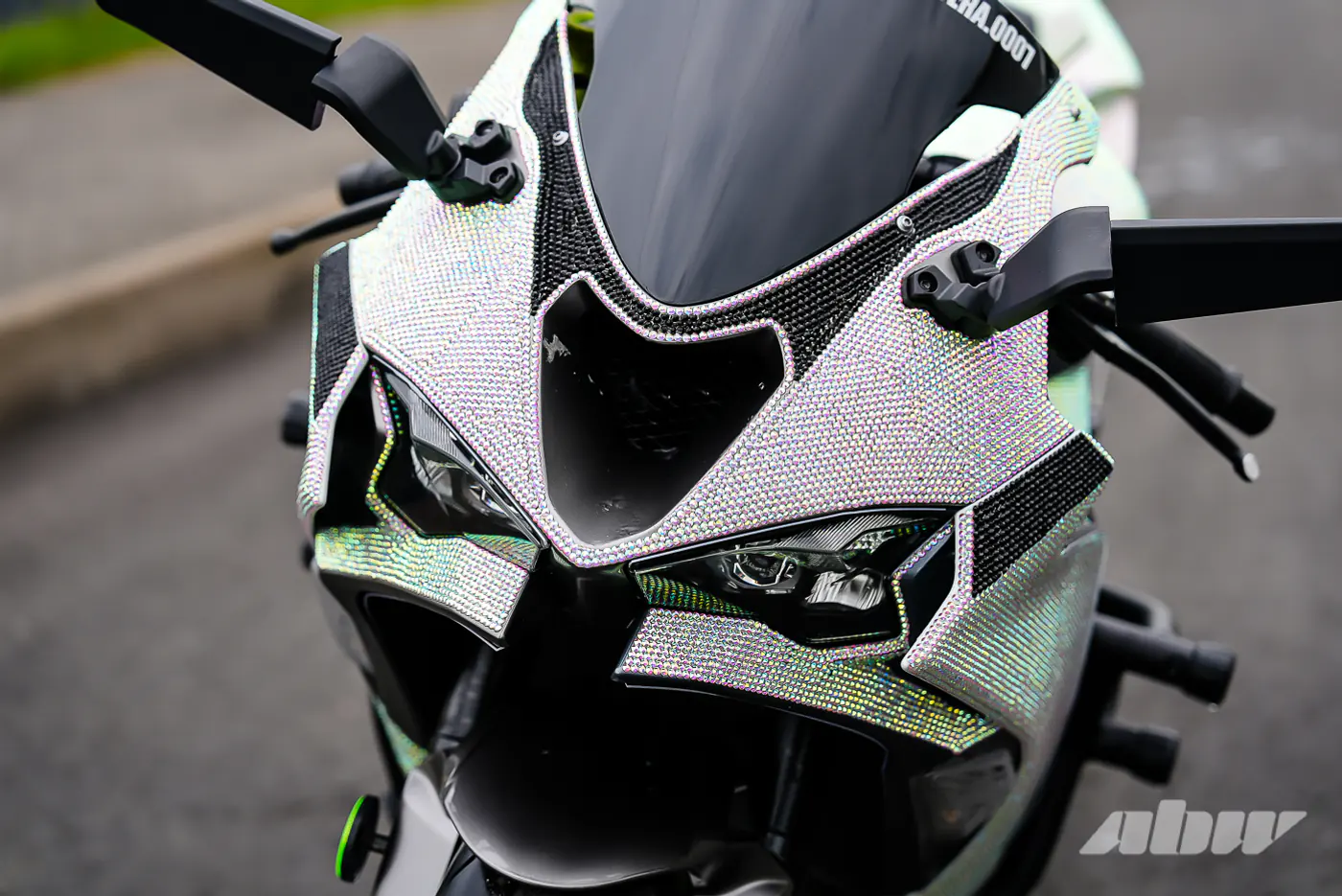 Уникальный Kawasaki ZX-6R из Могилева: 15 кг страз и 127 л.с.