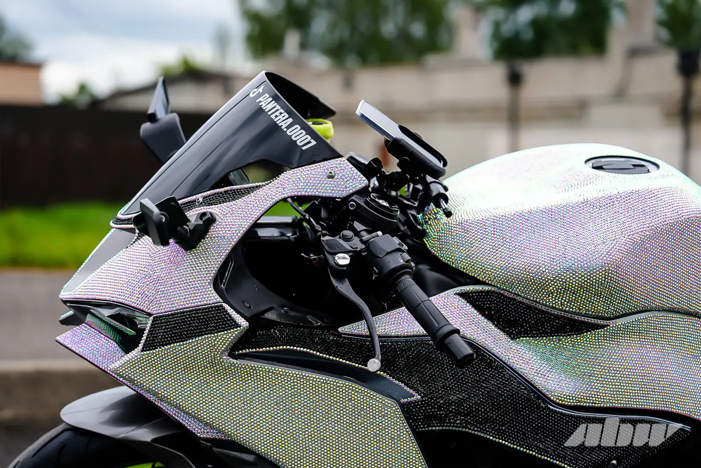 Уникальный Kawasaki ZX-6R из Могилева: 15 кг страз и 127 л.с.